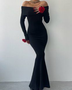 Жіноча довга сукня з відкритими плечима та квітами Чорна 7715 фото